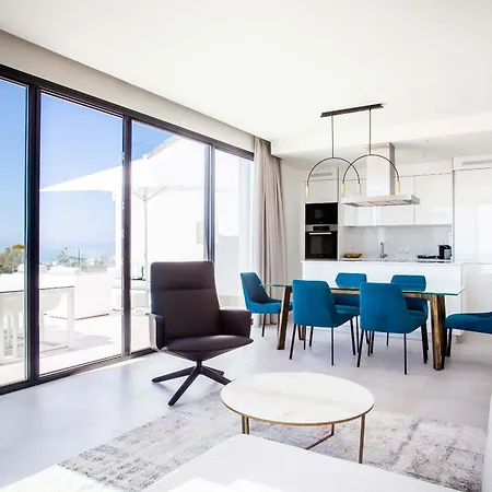 Hotel apartamentowy Seaview With Private Pool 3*