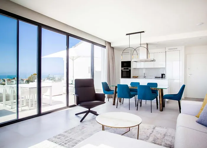 Hotel apartamentowy Seaview With Private Pool 3*