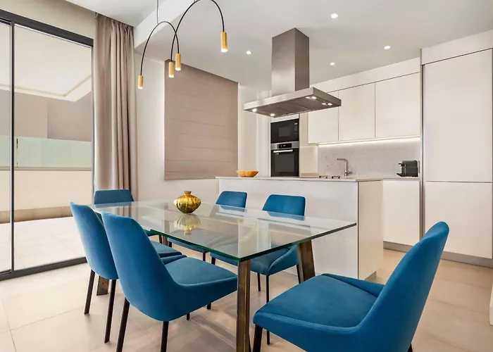 Hotel apartamentowy Seaview With Private Pool 3*